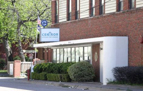 Risk infection or violate probation? Residents face dilemma at Fort Worth rehab center